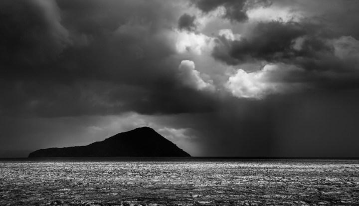 Island-in-a-storm[1]